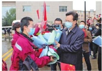 慶陽市第二、三批支援湖北醫(yī)療隊12名隊員凱旋