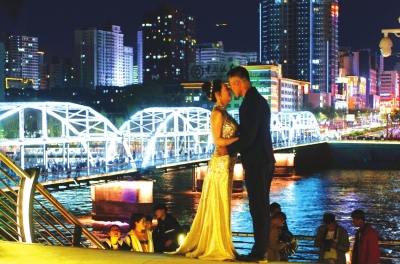 昨夜，中山橋夜景燈光更漂亮了