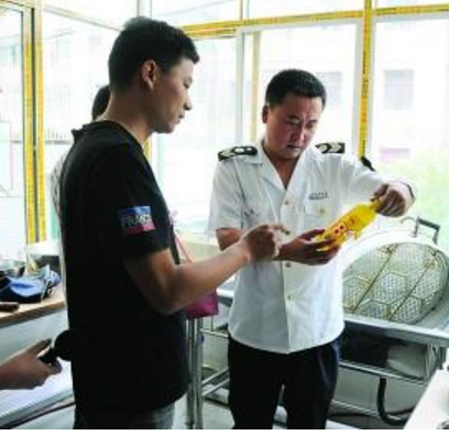 蘭州市場監(jiān)管局綜合行政執(zhí)法隊開展學(xué)校、托幼機構(gòu)食品安全專項檢查