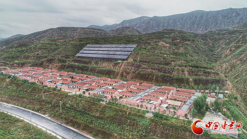 【跟著總書記看甘肅】布楞溝村：水引來了，路修通了，新農(nóng)村建起來了（圖）