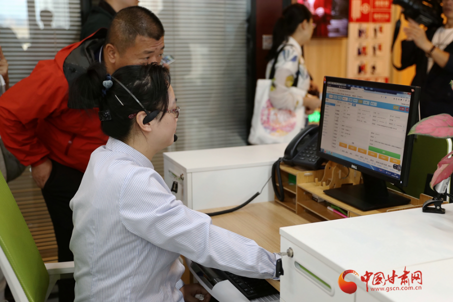 【走向我們的小康生活】蘭州：虛擬養(yǎng)老院托起幸?！跋﹃柤t”