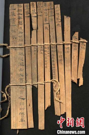 圖為藏于敦煌博物館內(nèi)的漢代簡牘。敦煌市委宣傳部供圖