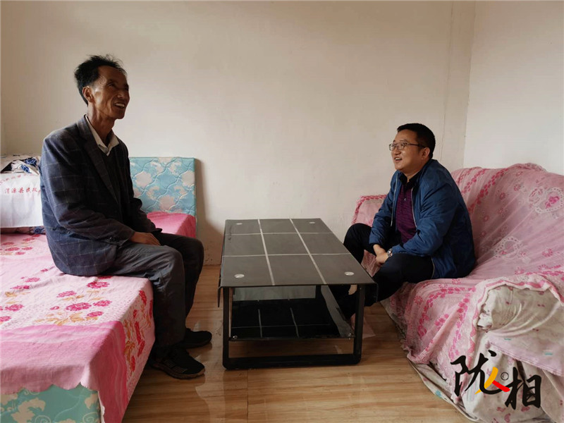 【隴人相】以扶貧為己任 把村民當(dāng)親人——記元古堆村黨支部第一書記、駐村幫扶工作隊(duì)隊(duì)長陳元兵