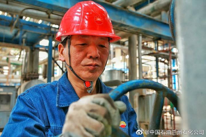 蘭州石化孫青先榮獲全國勞動模范榮譽(yù)稱號