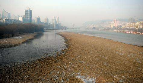 市民：黃河水位大降會(huì)不會(huì)影響供水？ 水務(wù)部門(mén)：枯水期流量偏小屬于正?，F(xiàn)象