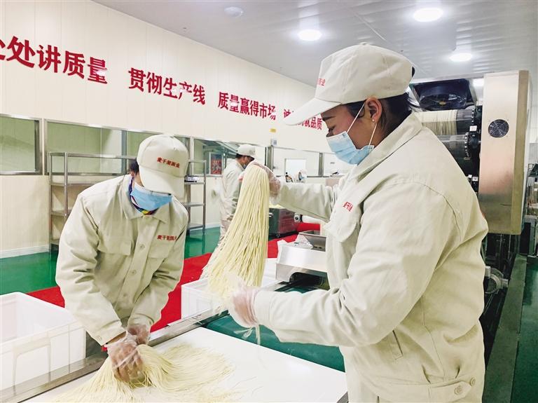 蘭州市規(guī)?；懊鏃l加工項目”投入運營 將配送到市區(qū)280多家直營店