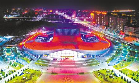 坐落于張掖文化產業(yè)創(chuàng)意園的張掖大劇院投入使用