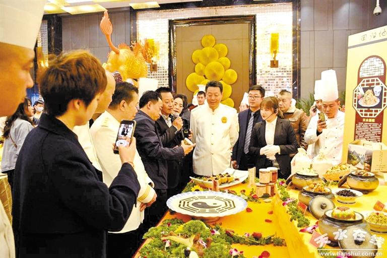 隴菜藝術(shù)盛典聚焦隴菜經(jīng)濟(jì)新成就——中國(guó)烹飪大師、甘肅省隴菜協(xié)會(huì)會(huì)長(zhǎng)趙長(zhǎng)安專訪