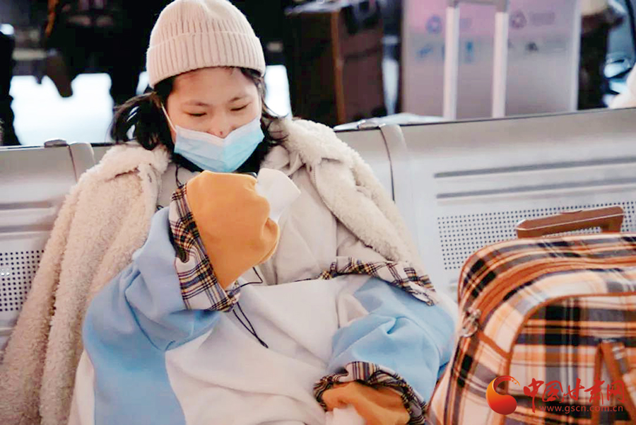 春運(yùn)故事：歸途的車(chē)站，有溫情、愛(ài)情，還有堅(jiān)守