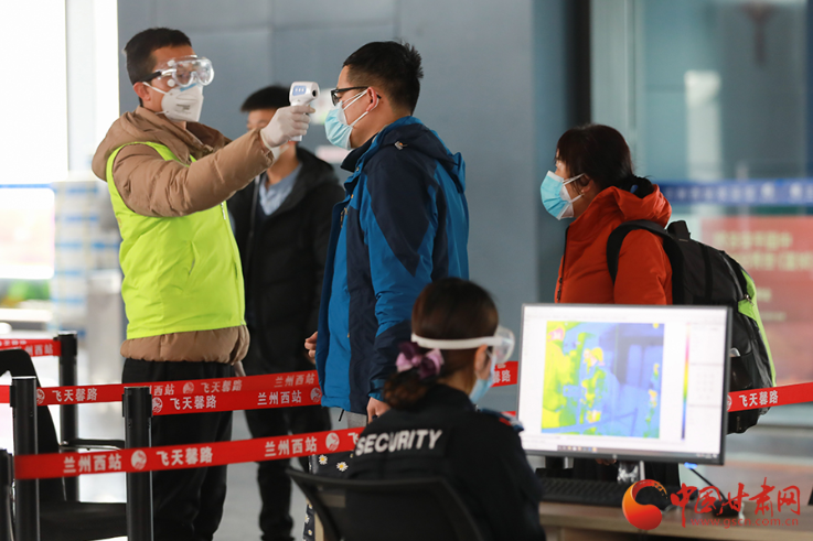 回家路上，請(qǐng)配合疫情防控要求 