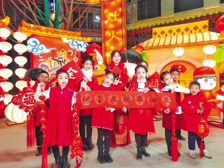 原創(chuàng)音樂電視《全家?！废蛱m州市人民拜年！