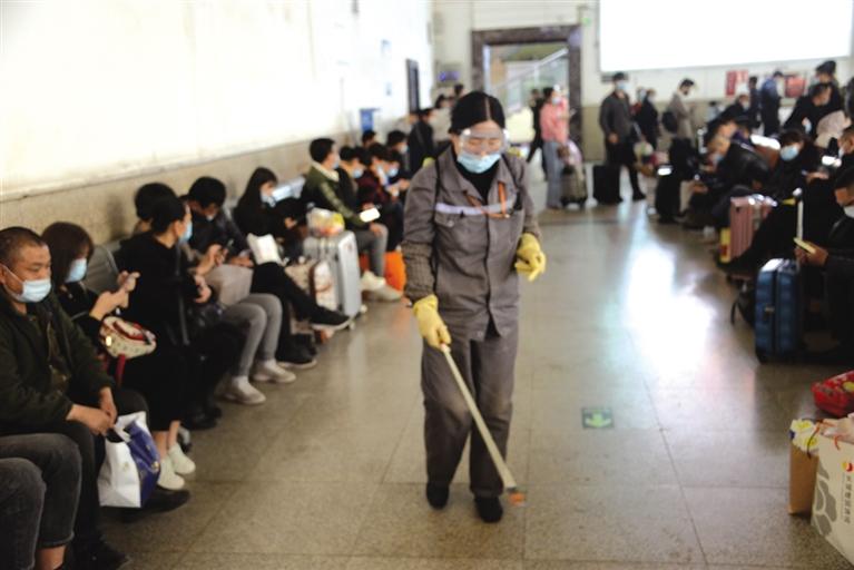 清明小長(zhǎng)假 蘭州車站預(yù)計(jì)發(fā)送旅客28.4萬人次