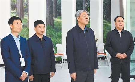 尹弘在臨夏州調(diào)研時強(qiáng)調(diào) 發(fā)展壯大特色富民產(chǎn)業(yè) 不斷激發(fā)群眾內(nèi)生動力 扎實(shí)推動鞏固拓展脫貧攻堅(jiān)成果同鄉(xiāng)村振興有效銜接