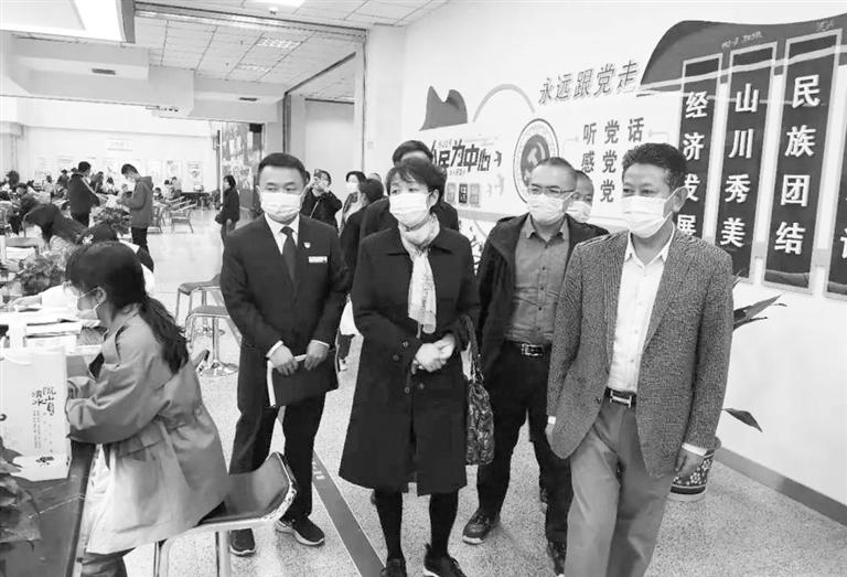 甘肅省藥監(jiān)局認真落實“放管服”改革 實現(xiàn)“一網通辦”數(shù)據(jù)多跑路群眾少跑腿