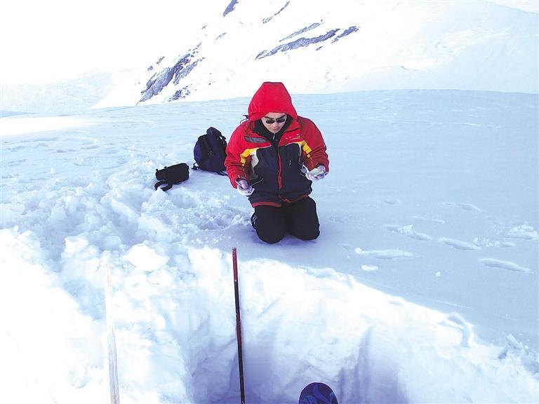 中科院西北研究院研究員李宗?。浩钸B山上的“守望者”