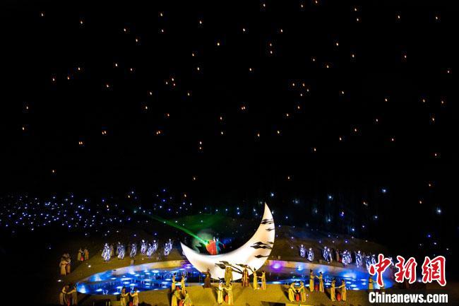 圖為大型沙漠實景演出《敦煌盛典》演出劇照。(資料圖) 敦煌市委宣傳部供圖