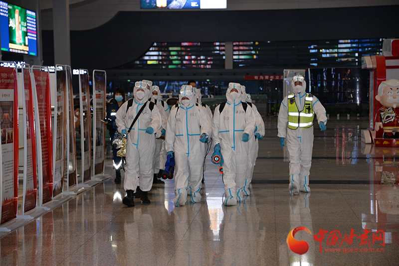 【隴拍客】蘭州西客站全面消殺，場(chǎng)面堪比大片