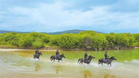 草原騎警，牧民心中的親人——記瑪曲縣公安局草原騎警大隊(duì)
