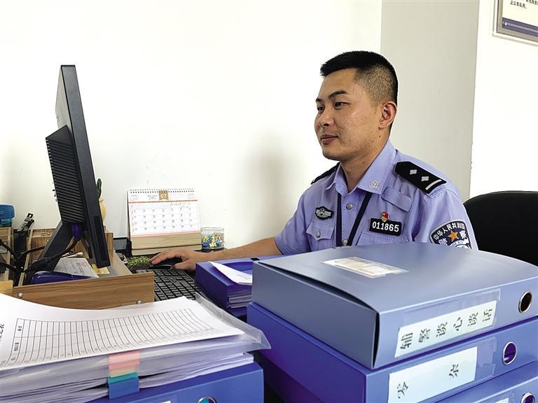 “身為黨員，就應(yīng)該第一個(gè)往前沖”