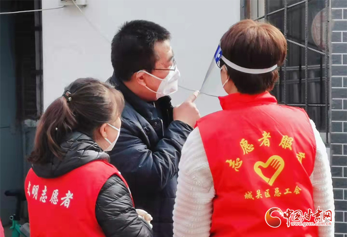 【甘快看·疫情防控最美有你（11）】奔走在“戰(zhàn)疫”一線！有一種力量叫志愿者
