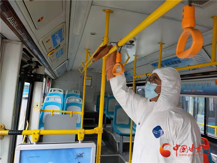 蘭州公交集團調(diào)整運力應(yīng)對線下復(fù)學(xué) 11月29日起滿負(fù)荷運營