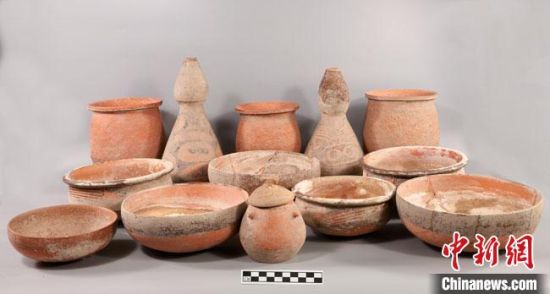 圖為圪垯川遺址出土的器物組合。(資料圖) 甘肅省文物局供圖