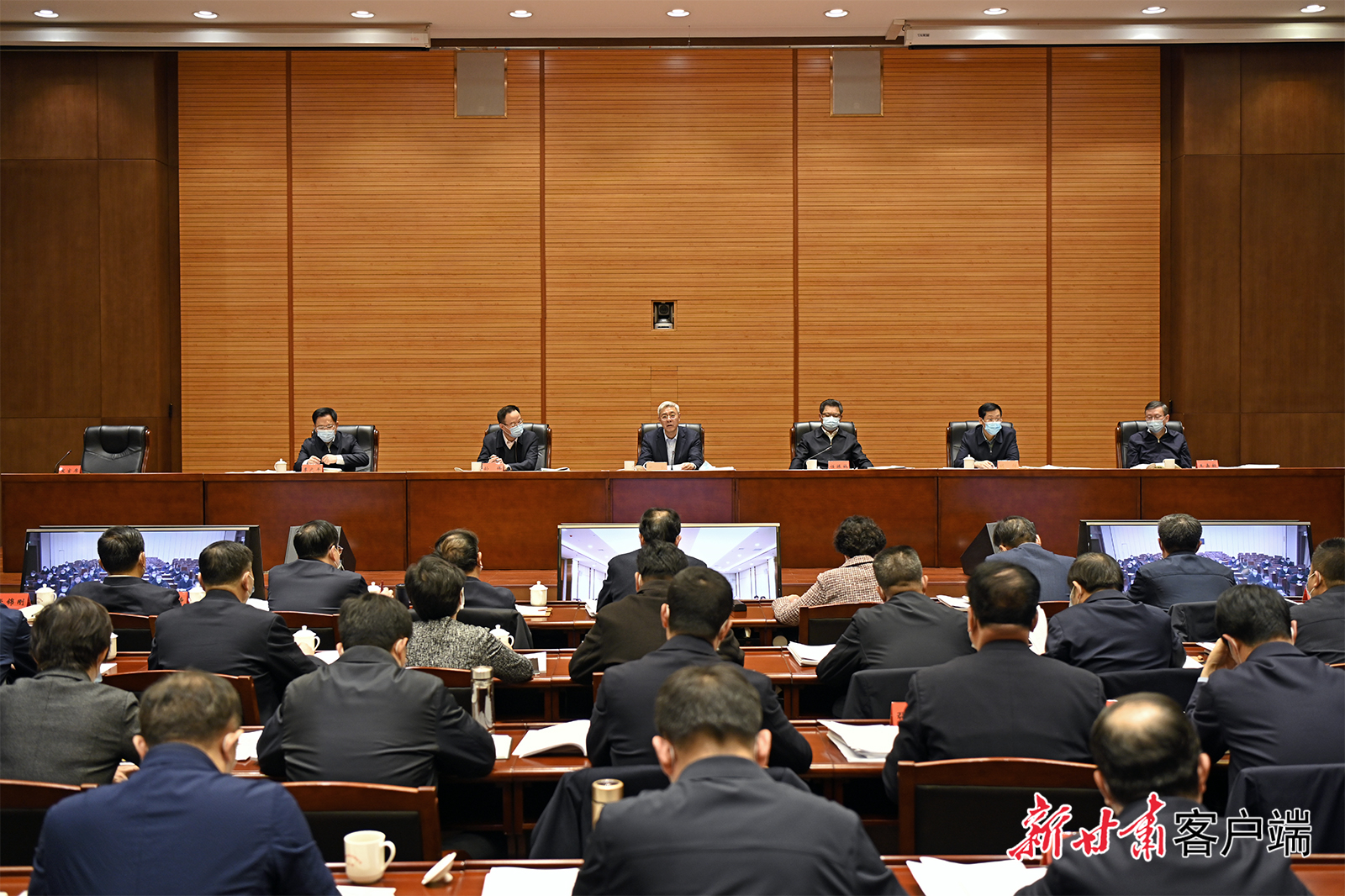 尹弘在省委農(nóng)村工作領(lǐng)導(dǎo)小組會(huì)議上強(qiáng)調(diào)：以深厚為民情懷鞏固拓展脫貧攻堅(jiān)成果，用高度負(fù)責(zé)精神扎實(shí)做好備考迎評(píng)工作