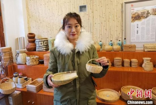 40多種精小玲瓏、純手工制作的新型盛食容器、居家工藝品等，每一件都令人愛不釋手?！●T志軍 攝