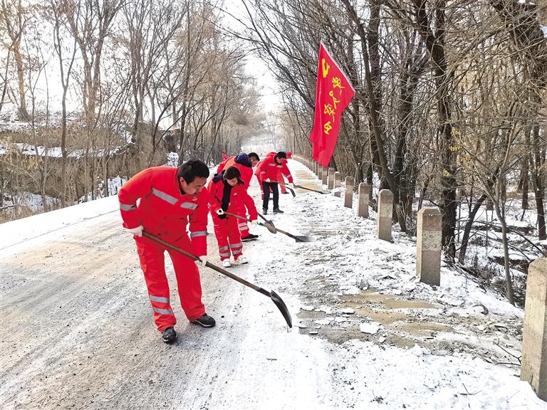 臨夏州東鄉(xiāng)公路段開(kāi)展“打冰防滑、黨員先行”主題黨日活動(dòng)