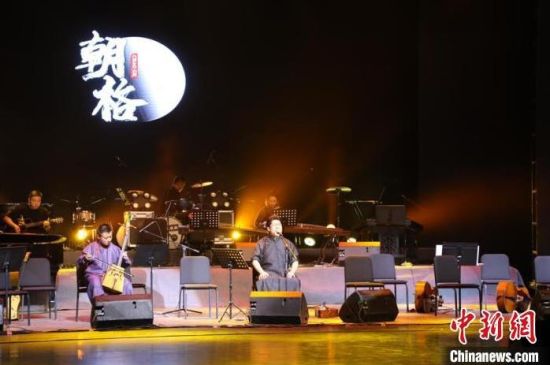 圖為甘肅本土原生態(tài)樂隊“朝格組合”在蘭州演出。(資料圖) 受訪人供圖