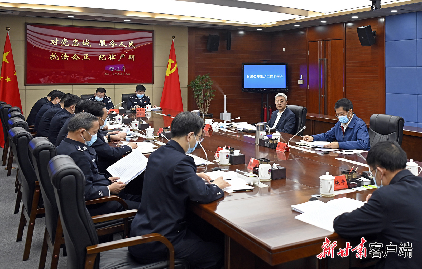 【甘快看】尹弘在甘肅省公安廳調(diào)研時強調(diào)：堅持政治建警鍛造公安鐵軍，全力以赴防風(fēng)險保安全護(hù)穩(wěn)定