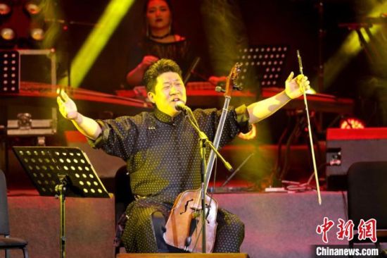 圖為樂隊主創(chuàng)巴依勒格。(資料圖) 受訪者供圖