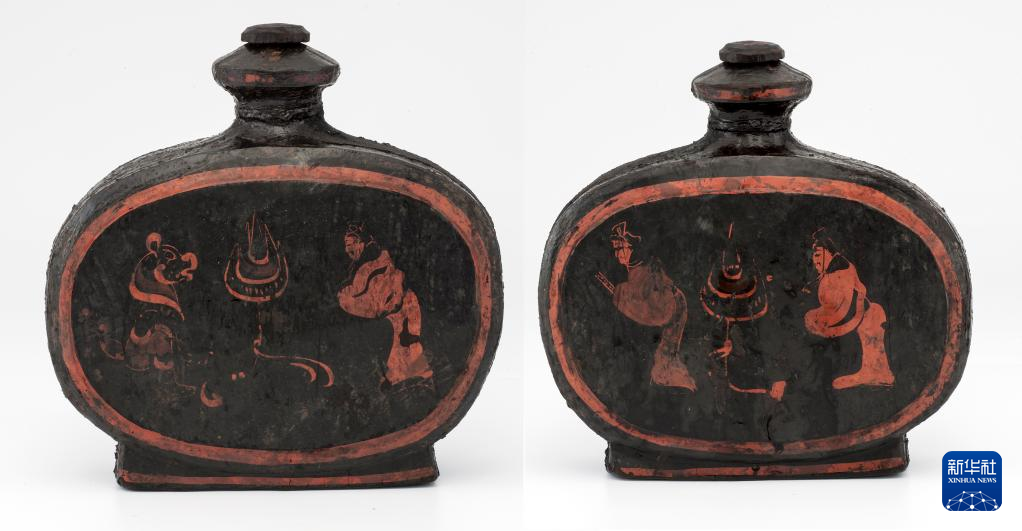 湖北云夢(mèng)縣鄭家湖戰(zhàn)國(guó)秦漢墓地出土扁壺（資料圖）。