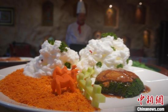 圖為敦煌菜代表菜肴展示。　九美旦增 攝