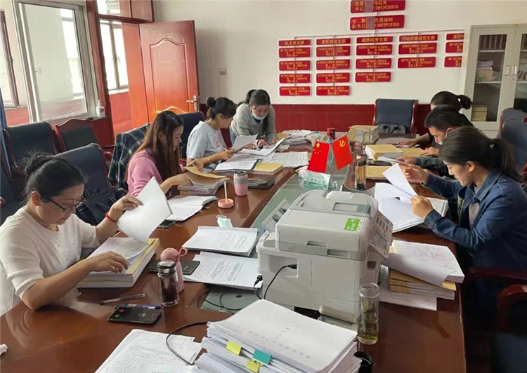 2022年9月12日，甘南州碌曲縣紀委監(jiān)委發(fā)揮”室組地“聯(lián)動機制，在縣衛(wèi)健系統(tǒng)開展八個重點領(lǐng)域?qū)ｍ椂讲椤?jpg