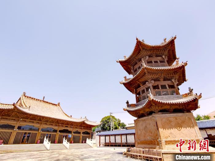 圖為阿河灘清真寺局部。　張?zhí)砀?攝