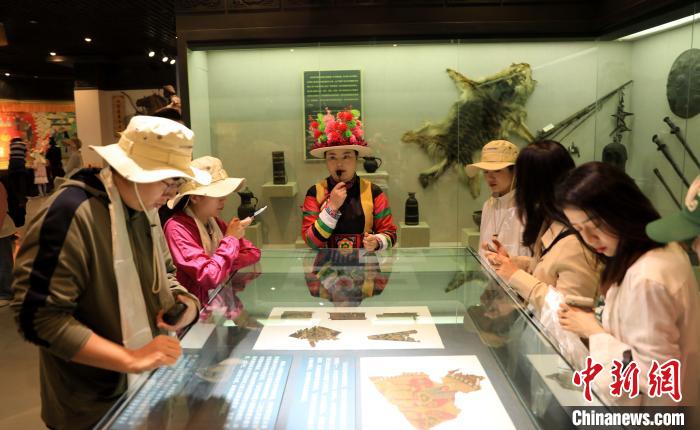 中國“土鄉(xiāng)”青?；ブh：土族故土園集中展示土族文化