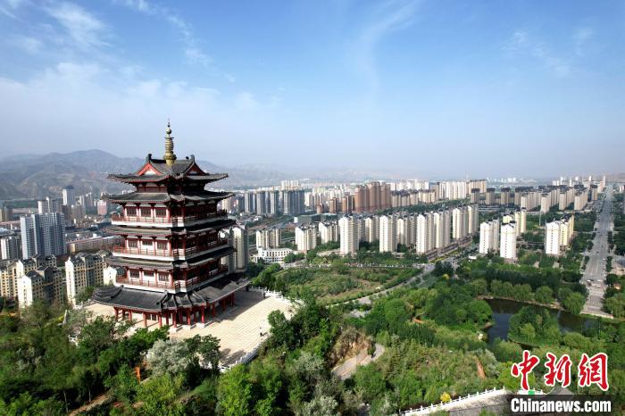 圖為航拍樂(lè)都區(qū)朝陽(yáng)山片區(qū)?！⊙Φ?攝