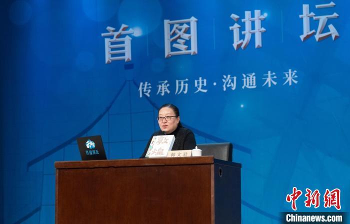 敦煌研究院文化弘揚部講解科科長韓文君?！『衔乃嚦霭嫔绻﹫D