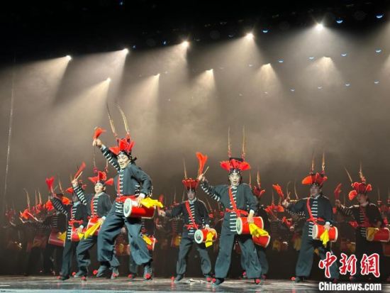 圖為涼州攻鼓子表演。楊娜 攝