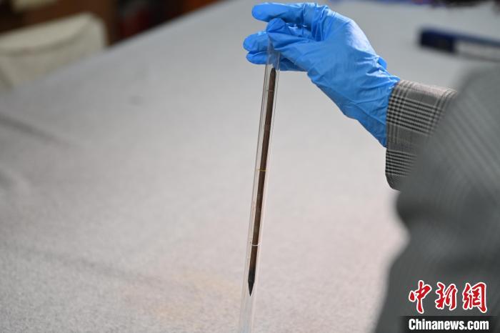 2024年5月7日，甘肅省博物館館藏國(guó)寶級(jí)文物“白馬作”毛筆。李亞龍　攝