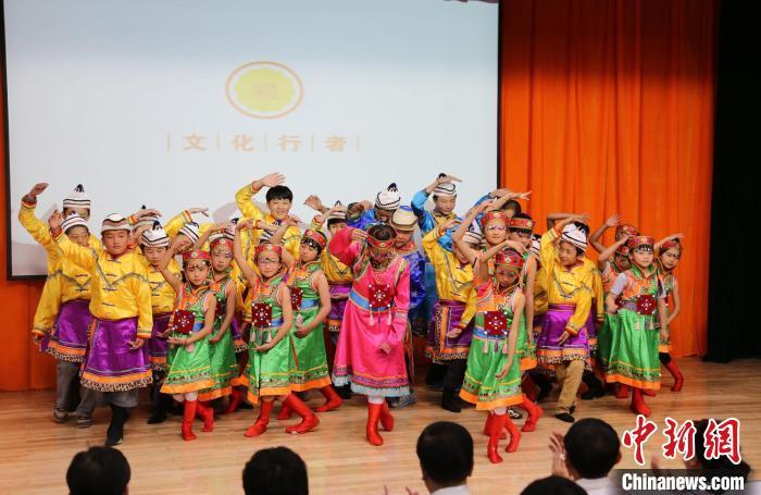 圖為蘭州大學(xué)文化行者團(tuán)隊(duì)走進(jìn)民族社區(qū)，開展系列活動。(資料圖)蘭州大學(xué)供圖